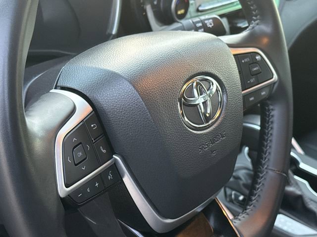 Used 2025 Toyota Highlander XSE image 29