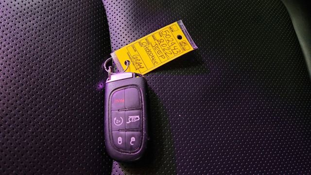 Used 2022 Jeep Cherokee Limited AWD/4WD image 15