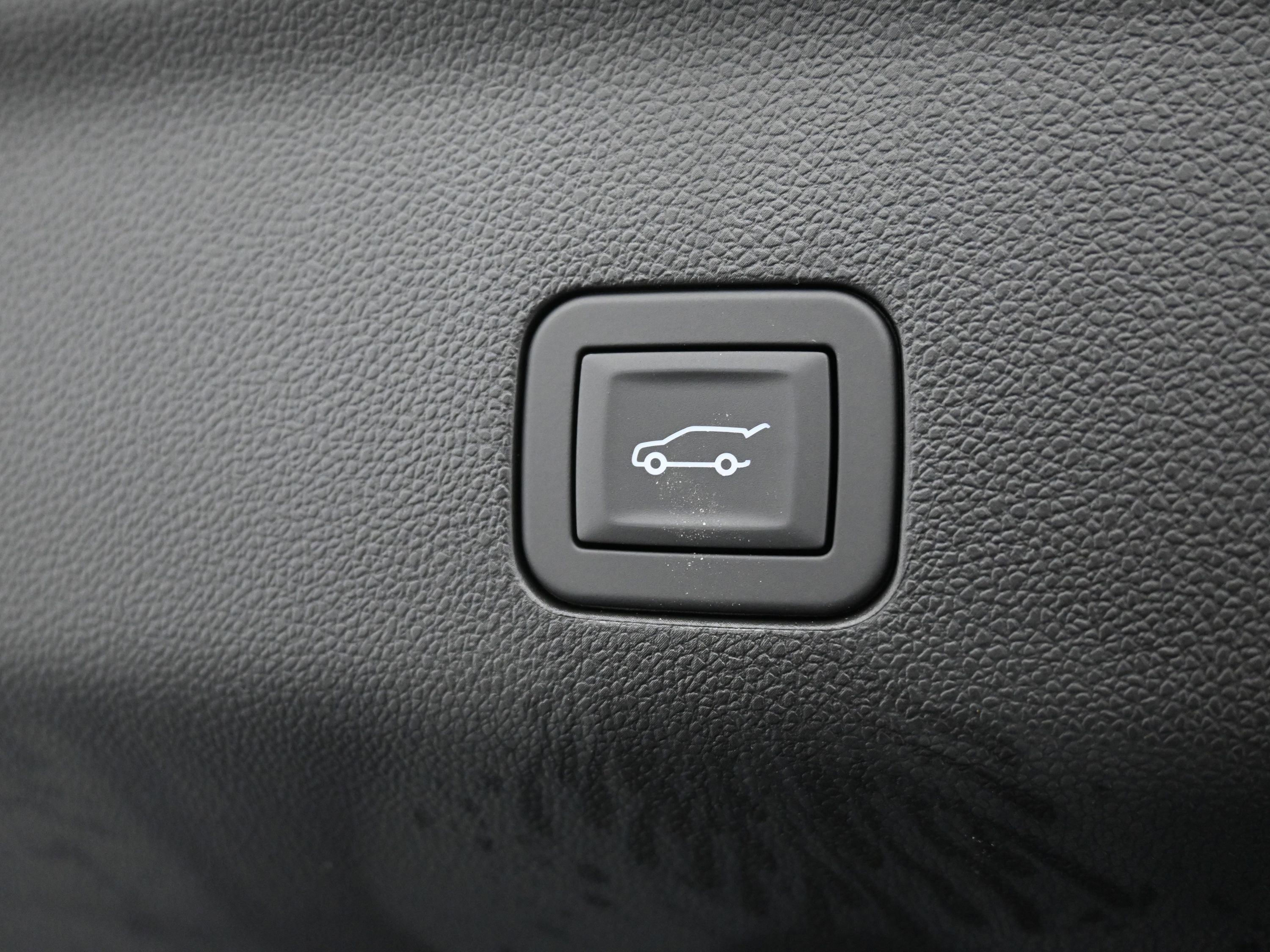 New 2026 Chevrolet Suburban High Country image 32