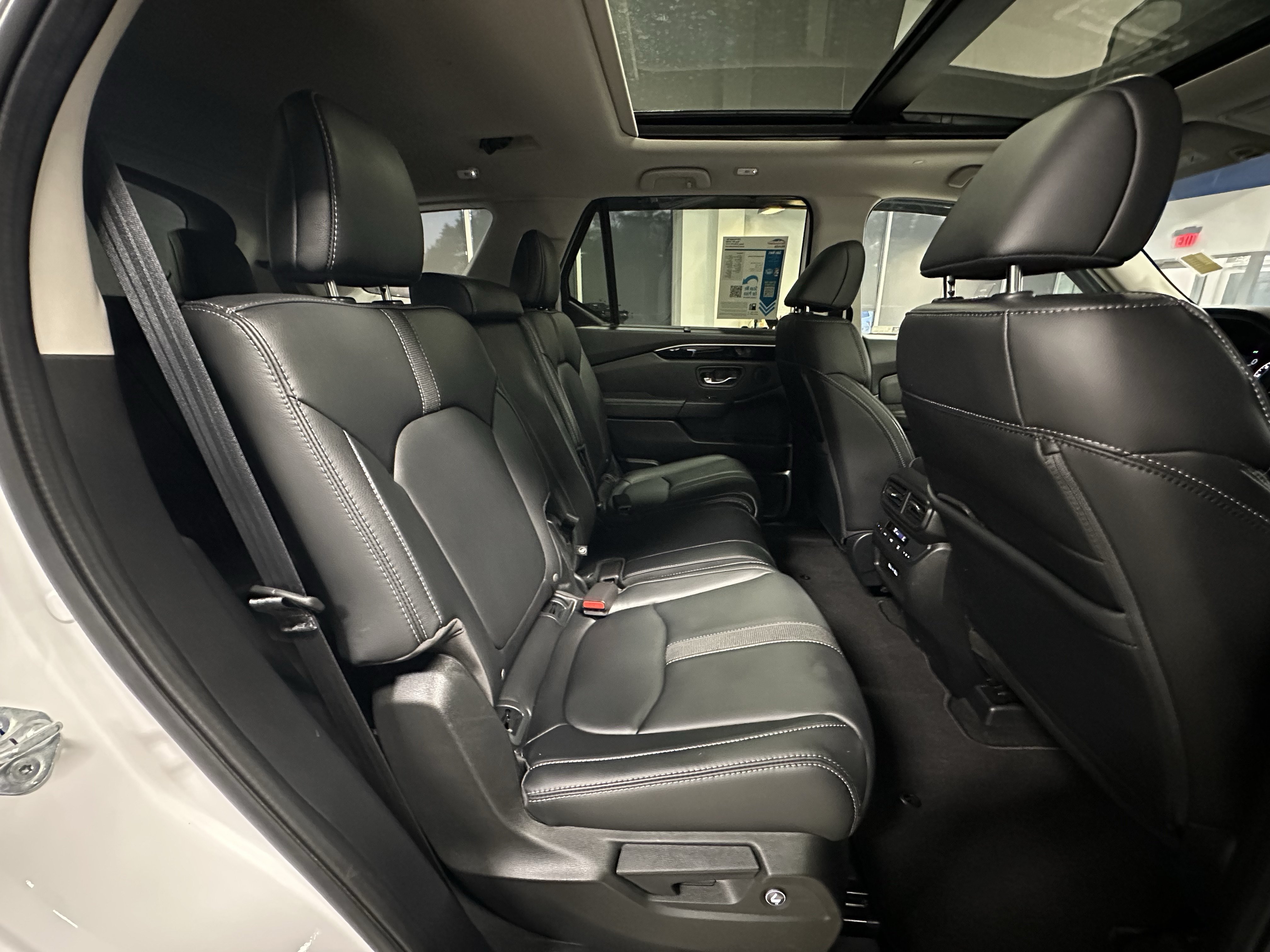 Used 2023 Honda Pilot Touring image 30
