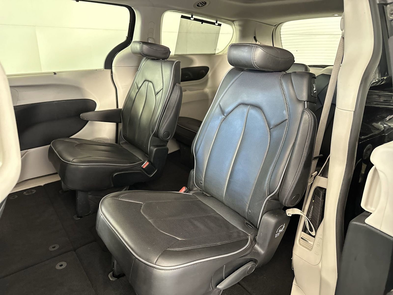 Used 2018 Chrysler Pacifica Limited image 28