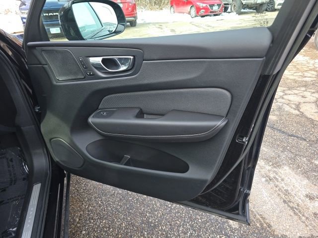 Certified 2023 Volvo XC60 B6 Ultimate w/ Protection Package Premier image 16