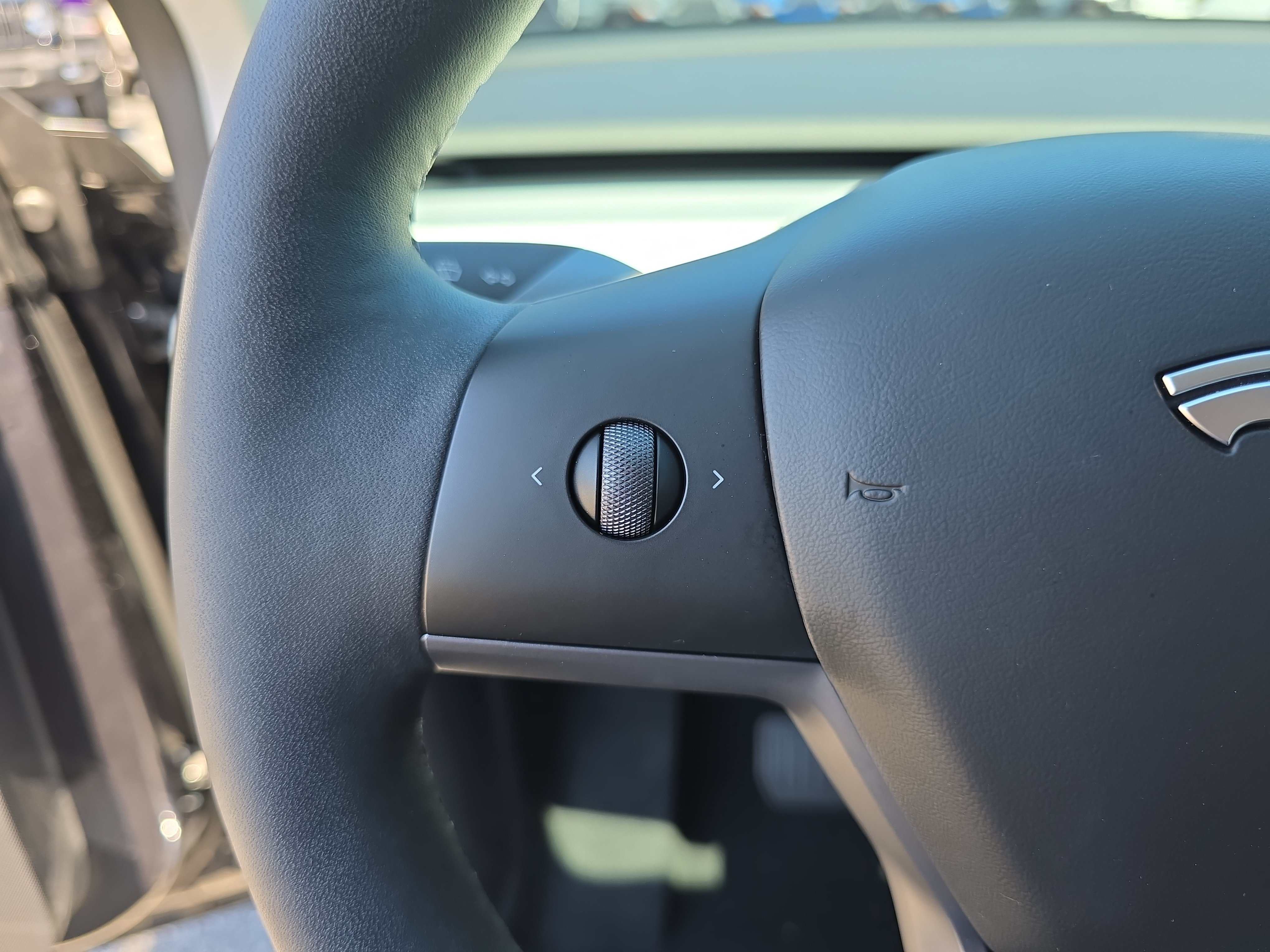 Used 2024 Tesla Model Y Long Range AWD/4WD image 17