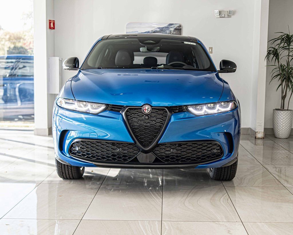 New 2025 Alfa Romeo Tonale w/ Premium Package AWD/4WD image 2