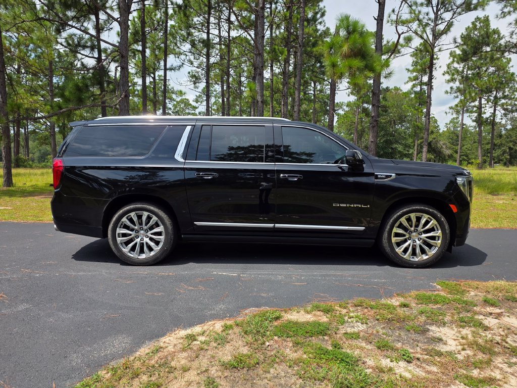 Used 2024 GMC Yukon XL Denali w/ Denali Reserve Package AWD/4WD image 6