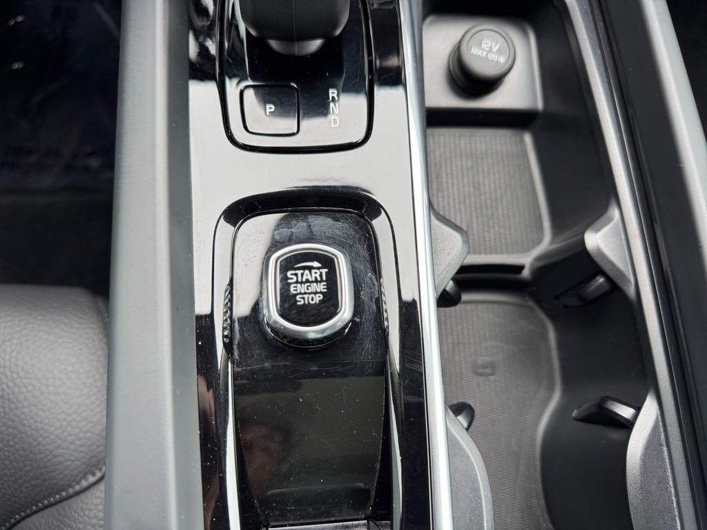 Certified 2025 Volvo V60 B5 Cross Country Plus AWD/4WD image 19