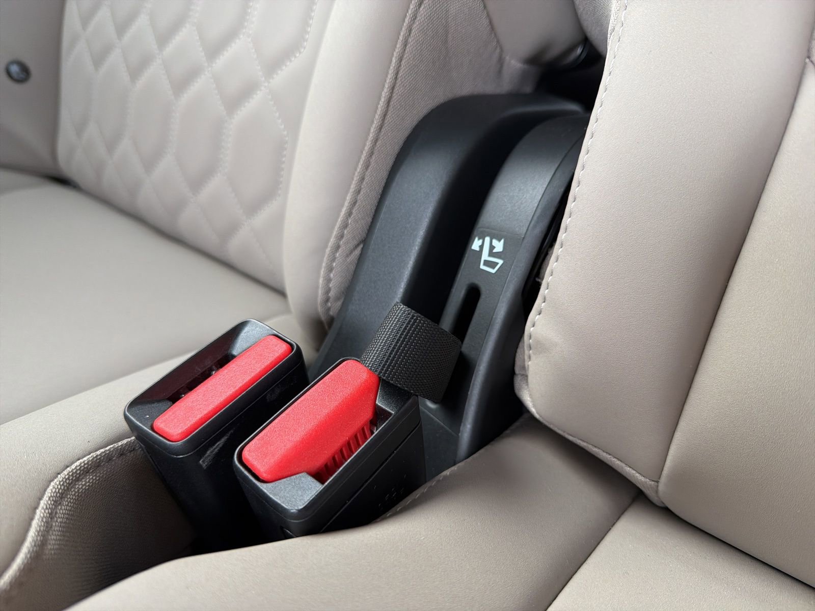 New 2026 Volvo XC90 B6 Core w/ Protection Package Premier image 88