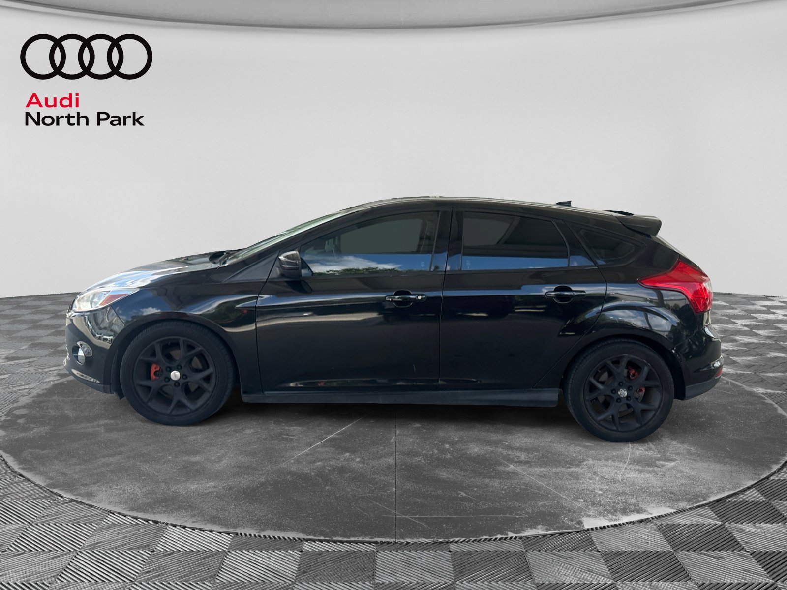 Used 2014 Ford Focus SE w/ Equipment Group 201A FWD image 2