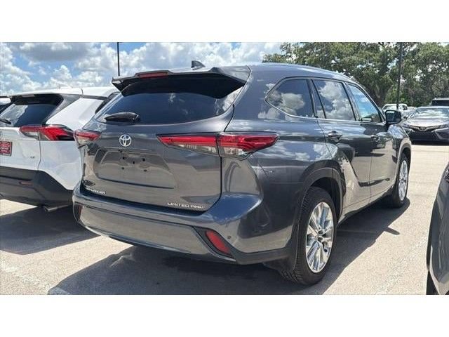 Certified 2021 Toyota Highlander Limited AWD/4WD image 4