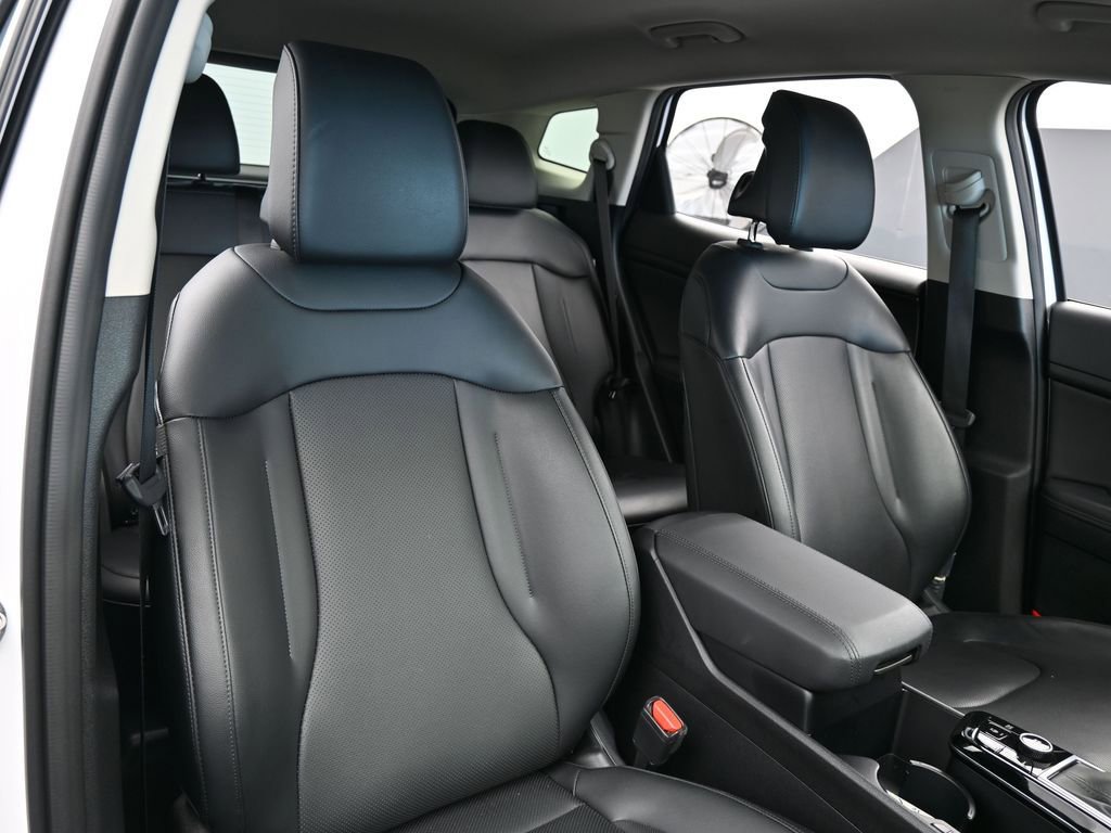 Used 2025 Kia Sportage EX image 45