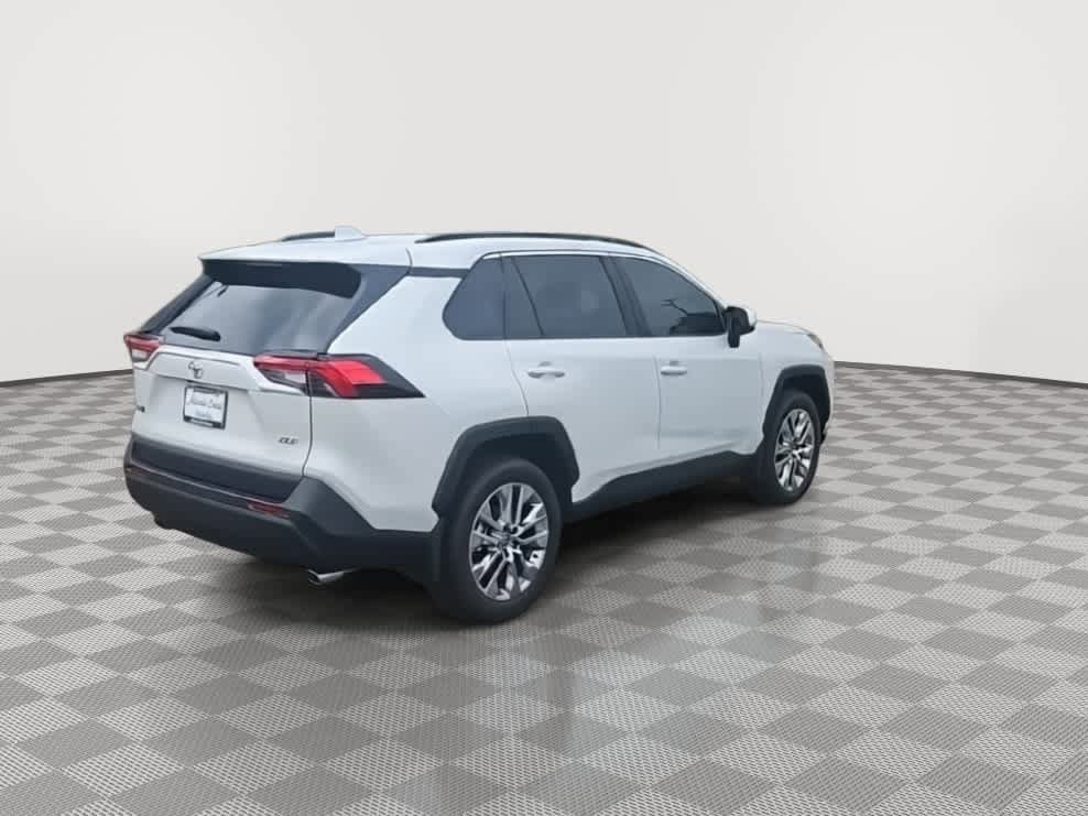 Used 2025 Toyota RAV4 XLE Premium image 8