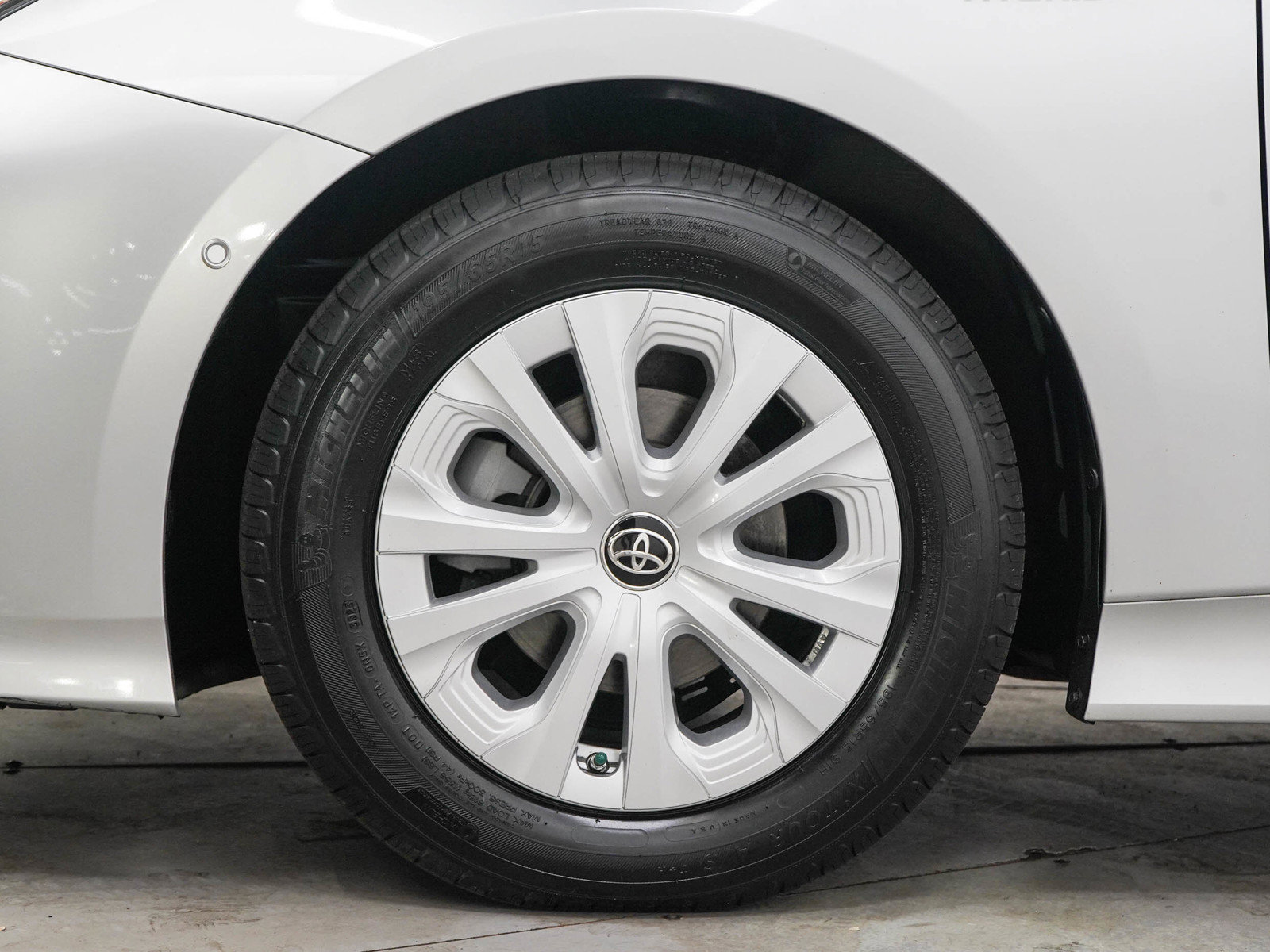 Used 2021 Toyota Prius LE FWD image 27