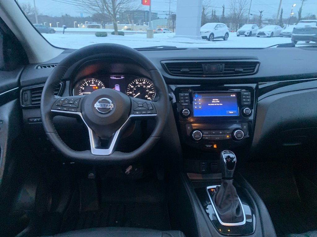 Used 2018 Nissan Rogue Sport SL w/ SL Premium Package image 25