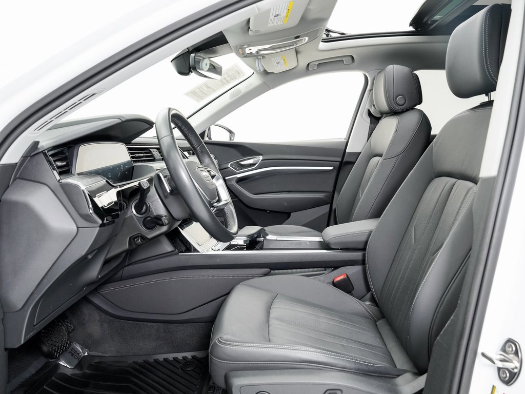 Used 2024 Audi Q8 e-tron Premium Plus image 6