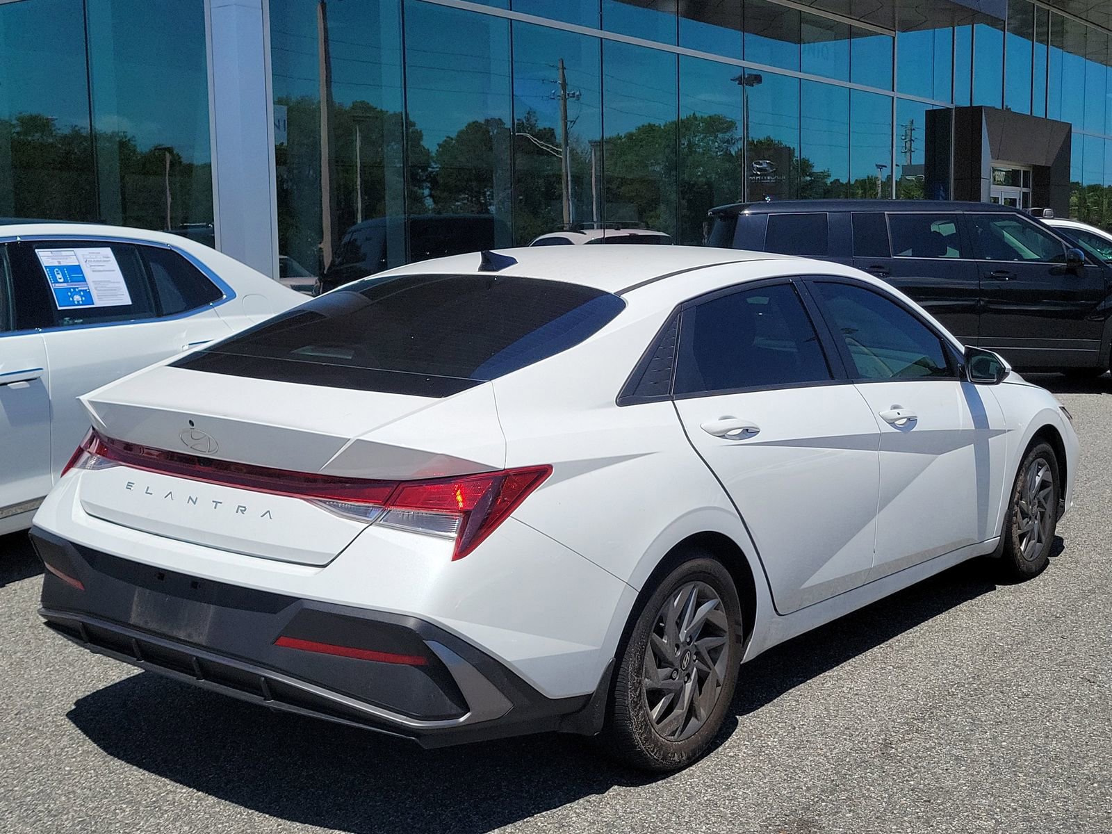 Used 2024 Hyundai Elantra SEL FWD image 8