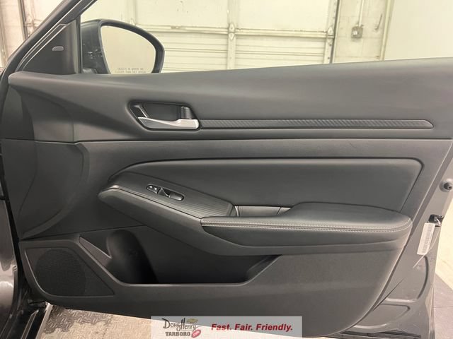 Used 2025 Nissan Altima 2.5 SV FWD image 39