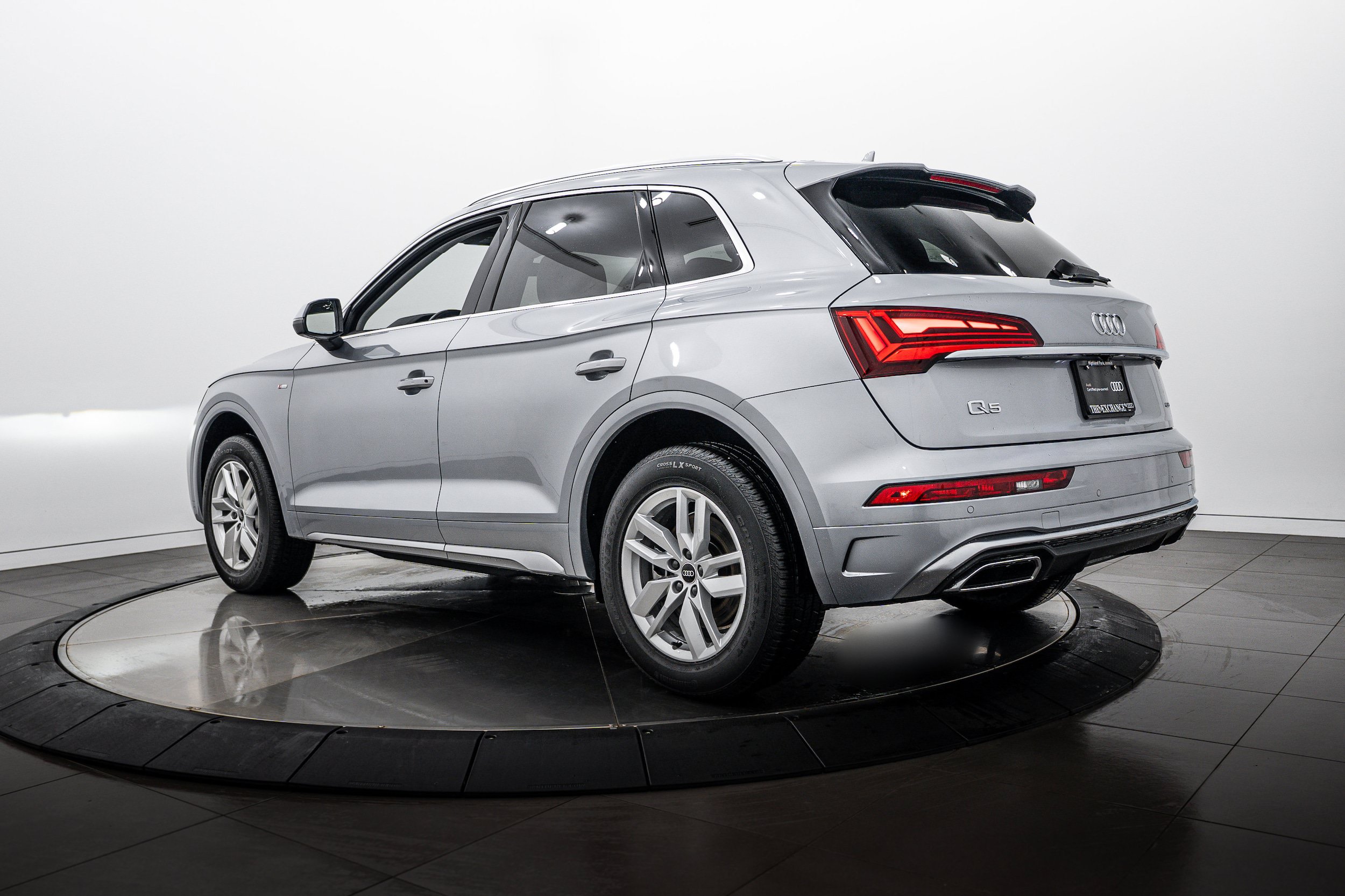 Certified 2023 Audi Q5 2.0T Premium w/ Convenience Package AWD/4WD image 5