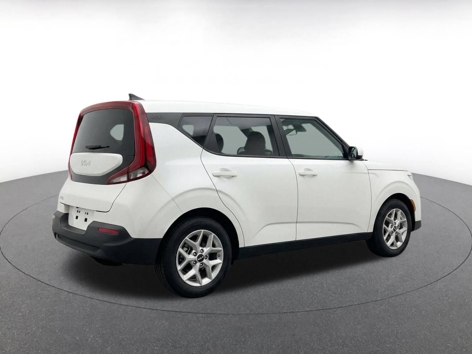 Used 2025 Kia Soul LX w/ LX Technology Package FWD image 10