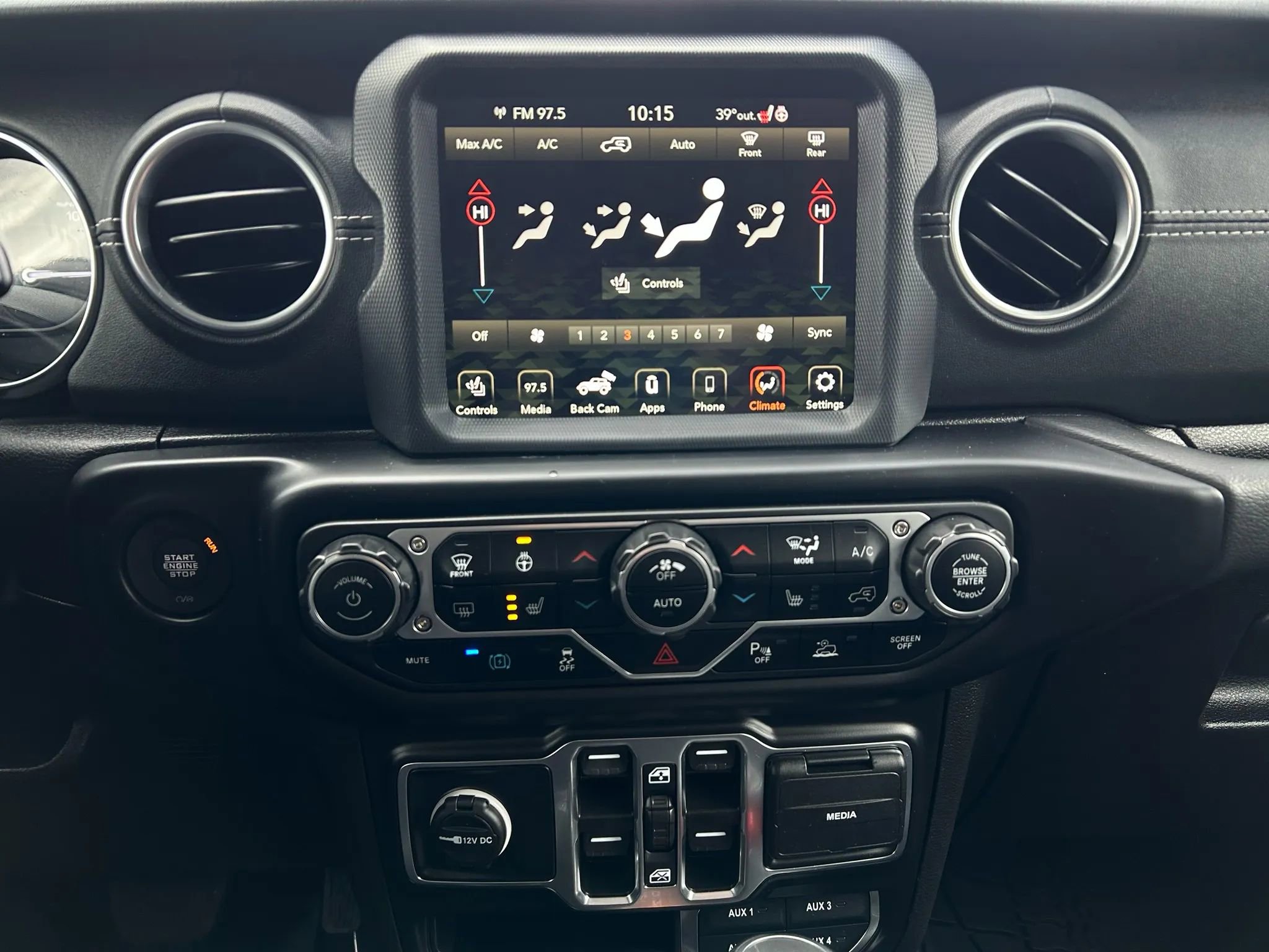 Used 2022 Jeep Wrangler Unlimited Sahara w/ Cold Weather Group image 13