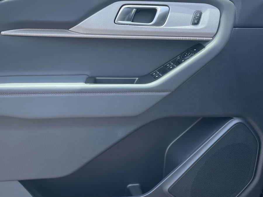 New 2025 Ford Explorer Active image 15