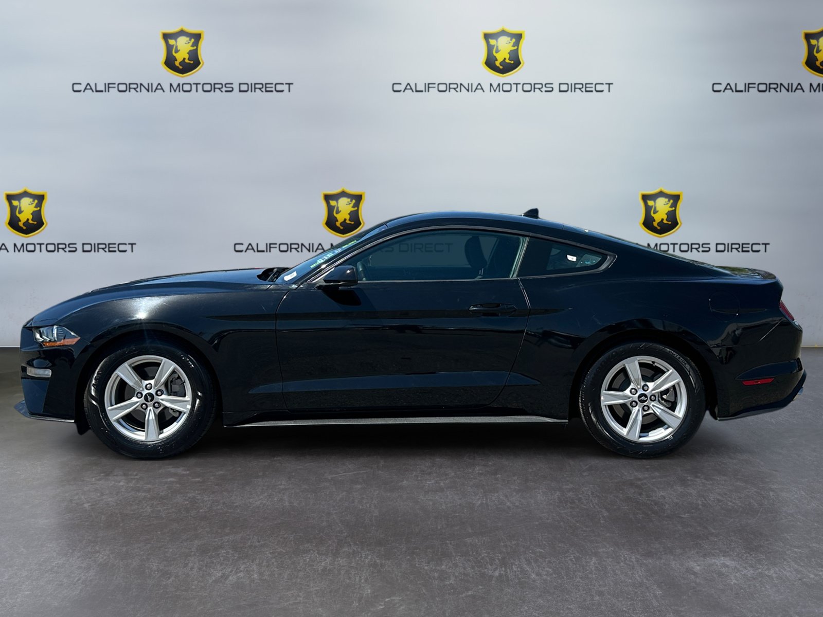 Used 2022 Ford Mustang Coupe RWD image 2