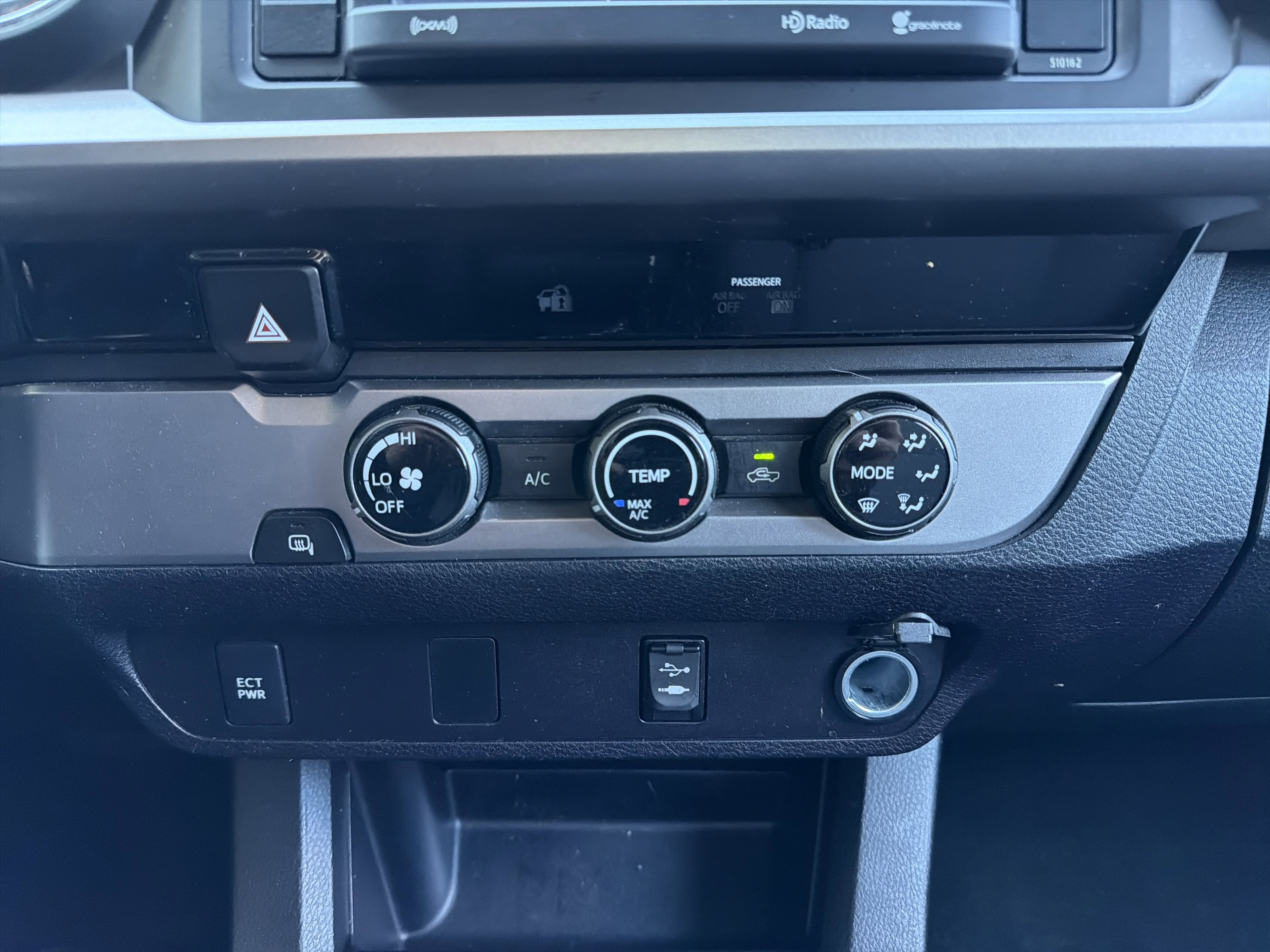 Used 2016 Toyota Tacoma SR5 w/ SR5 Appearance Package (SN) RWD image 24
