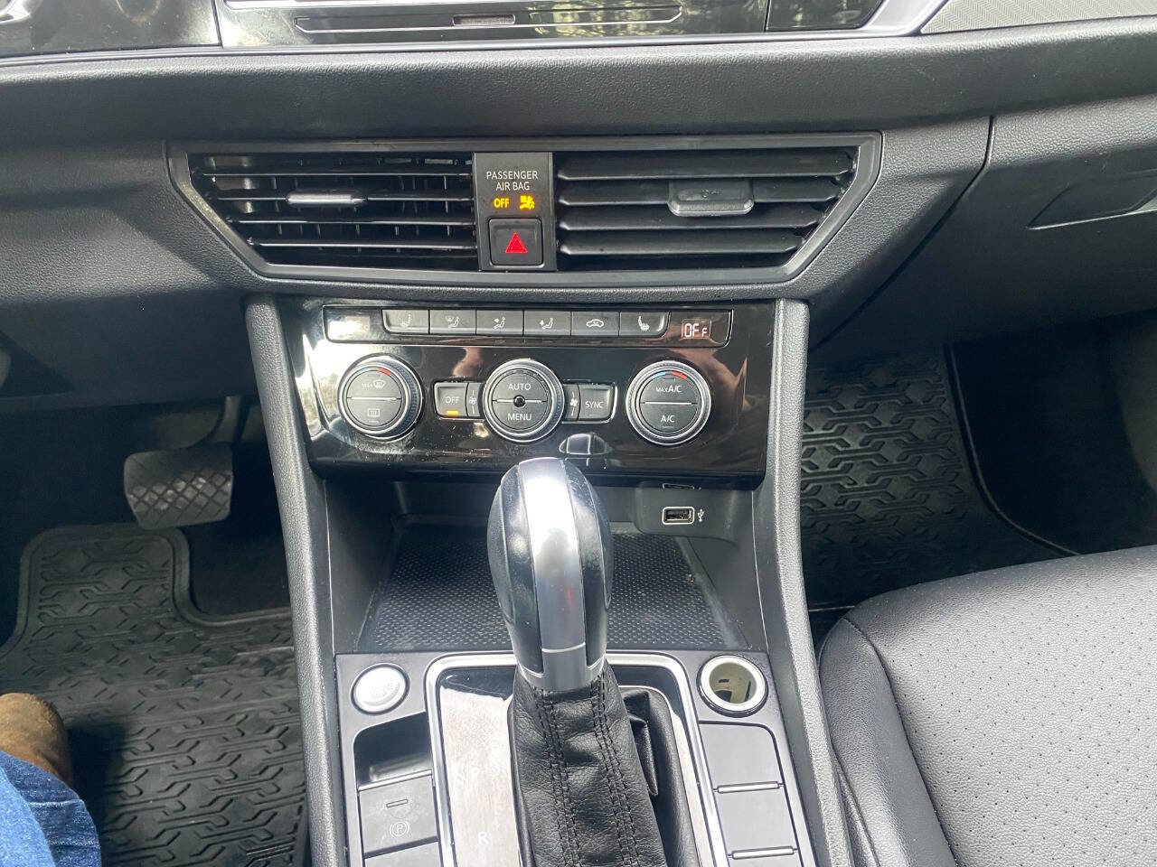 Used 2019 Volkswagen Jetta SE image 25