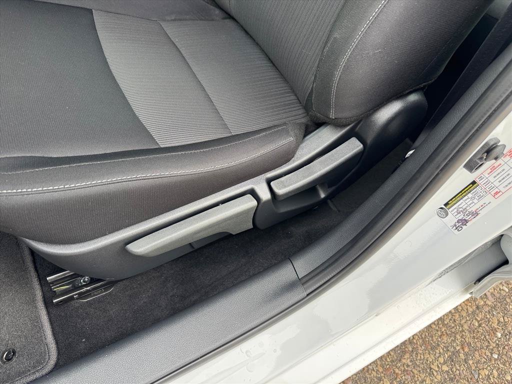 Used 2025 Nissan Sentra SV FWD image 8
