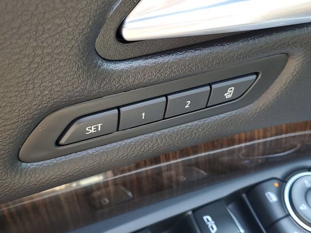 Used 2024 Cadillac XT4 Premium Luxury w/ Cold Weather Package AWD/4WD image 31