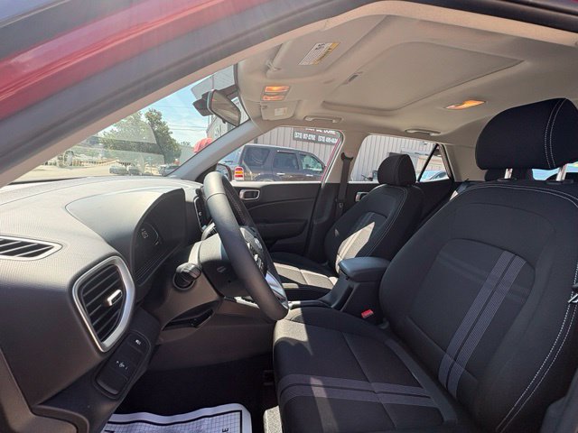 Used 2025 Hyundai Venue SEL FWD image 12