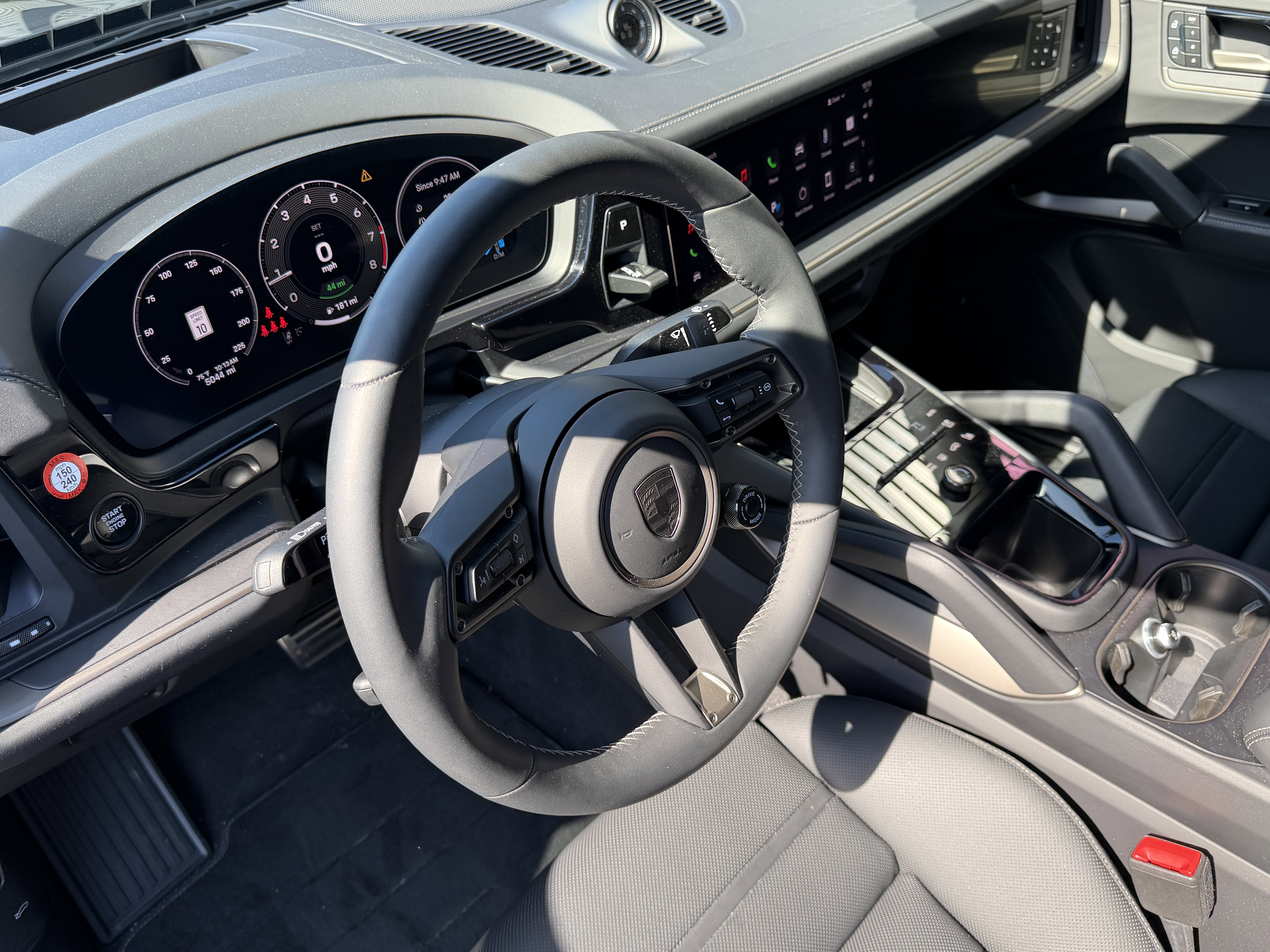 Certified 2025 Porsche Cayenne Turbo AWD/4WD image 4