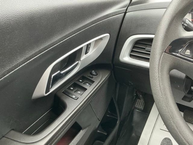 Used 2015 Chevrolet Equinox LS image 24