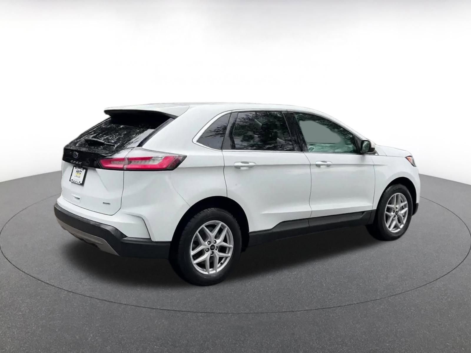 Used 2024 Ford Edge SEL image 15