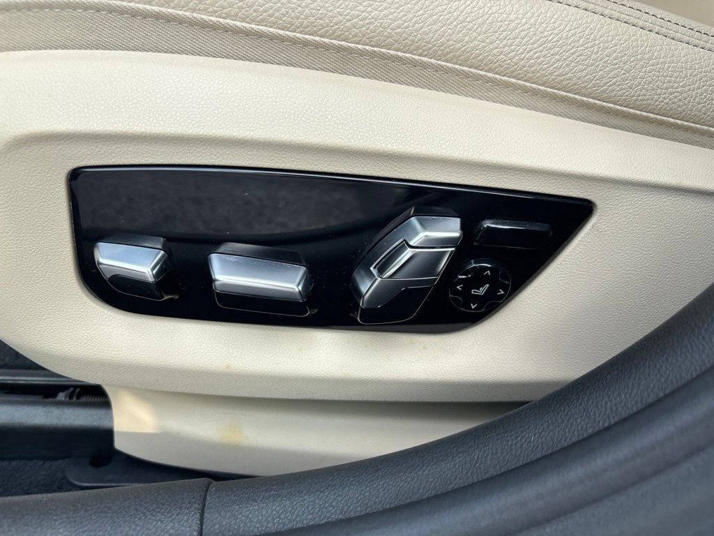 Used 2019 BMW 530i xDrive w/ Convenience Package AWD/4WD image 16