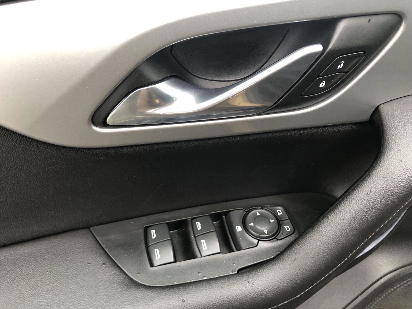 Used 2019 Chevrolet Blazer LT FWD image 19