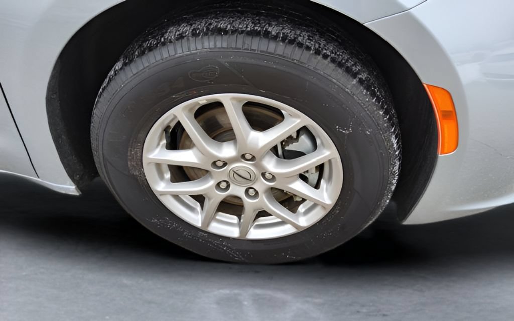 Used 2024 Chrysler Pacifica Touring-L FWD image 46