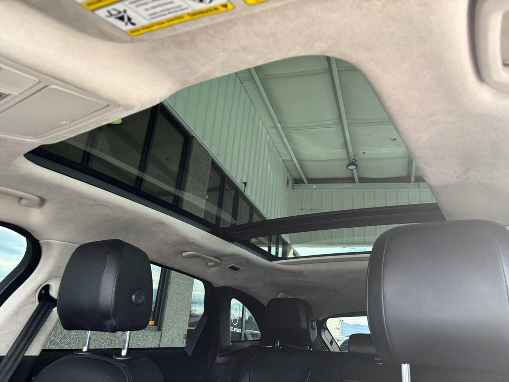 Used 2019 Jaguar F-PACE Premium image 11