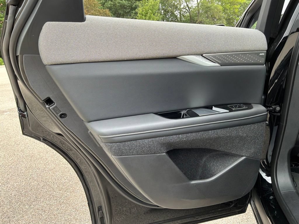 New 2027 Cadillac Optiq Luxury AWD/4WD image 31