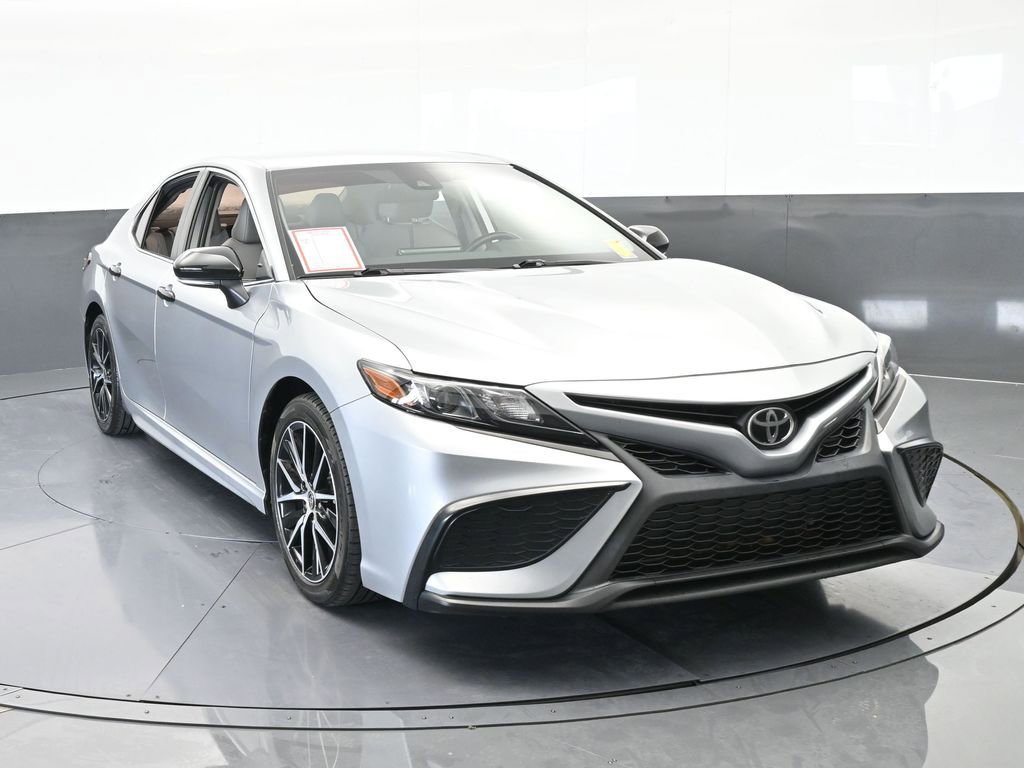 Used 2022 Toyota Camry SE image 9