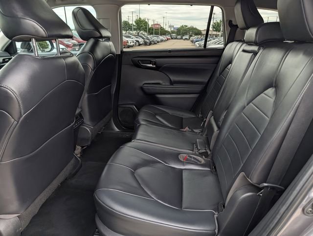Used 2023 Toyota Highlander XLE FWD image 30