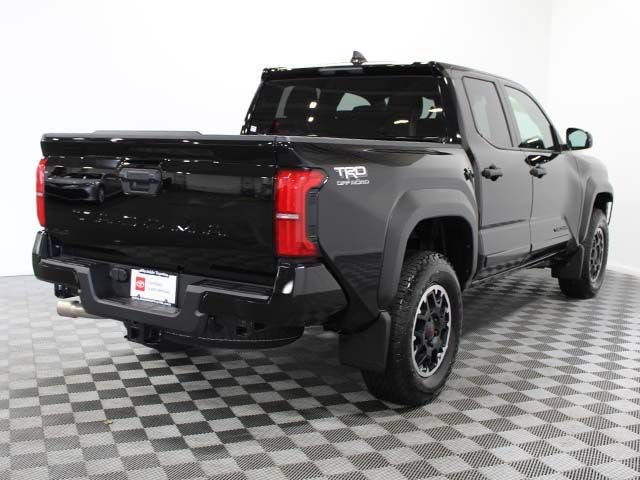 Certified 2025 Toyota Tacoma TRD Off-Road AWD/4WD image 6