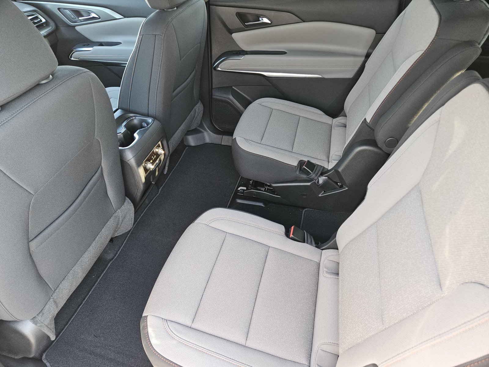New 2027 Chevrolet Traverse LT w/ Midnight/Sport Edition FWD image 19