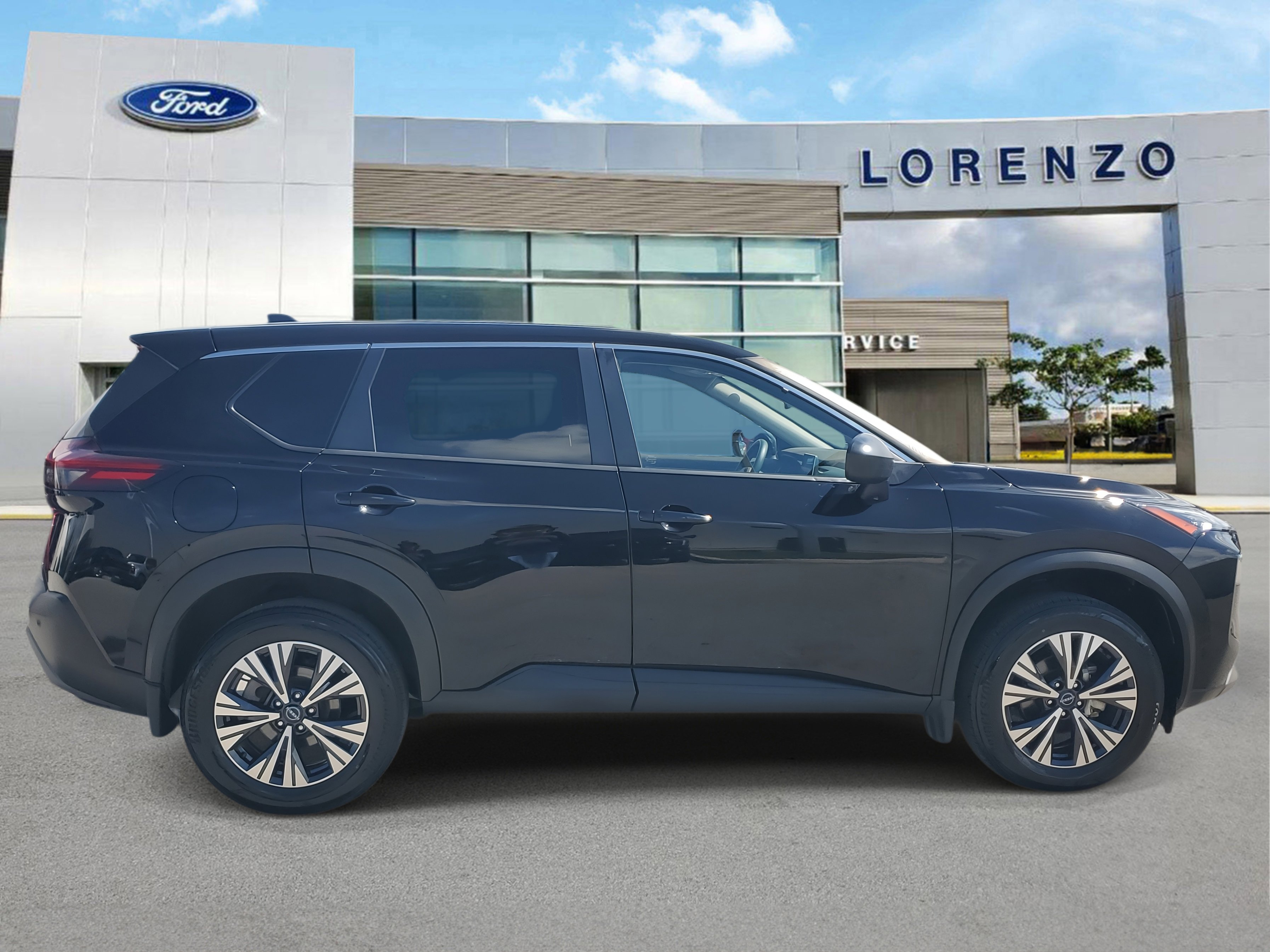 Used 2023 Nissan Rogue SV image 4