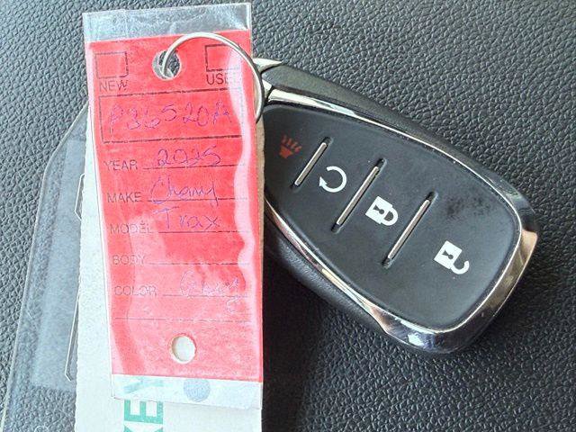 Used 2025 Chevrolet Trax LT w/ Sunroof Package FWD image 16