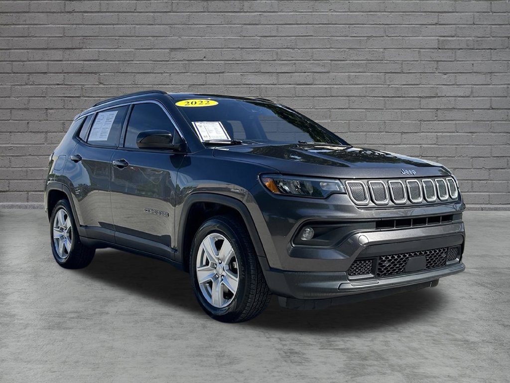 Used 2022 Jeep Compass Latitude FWD image 4