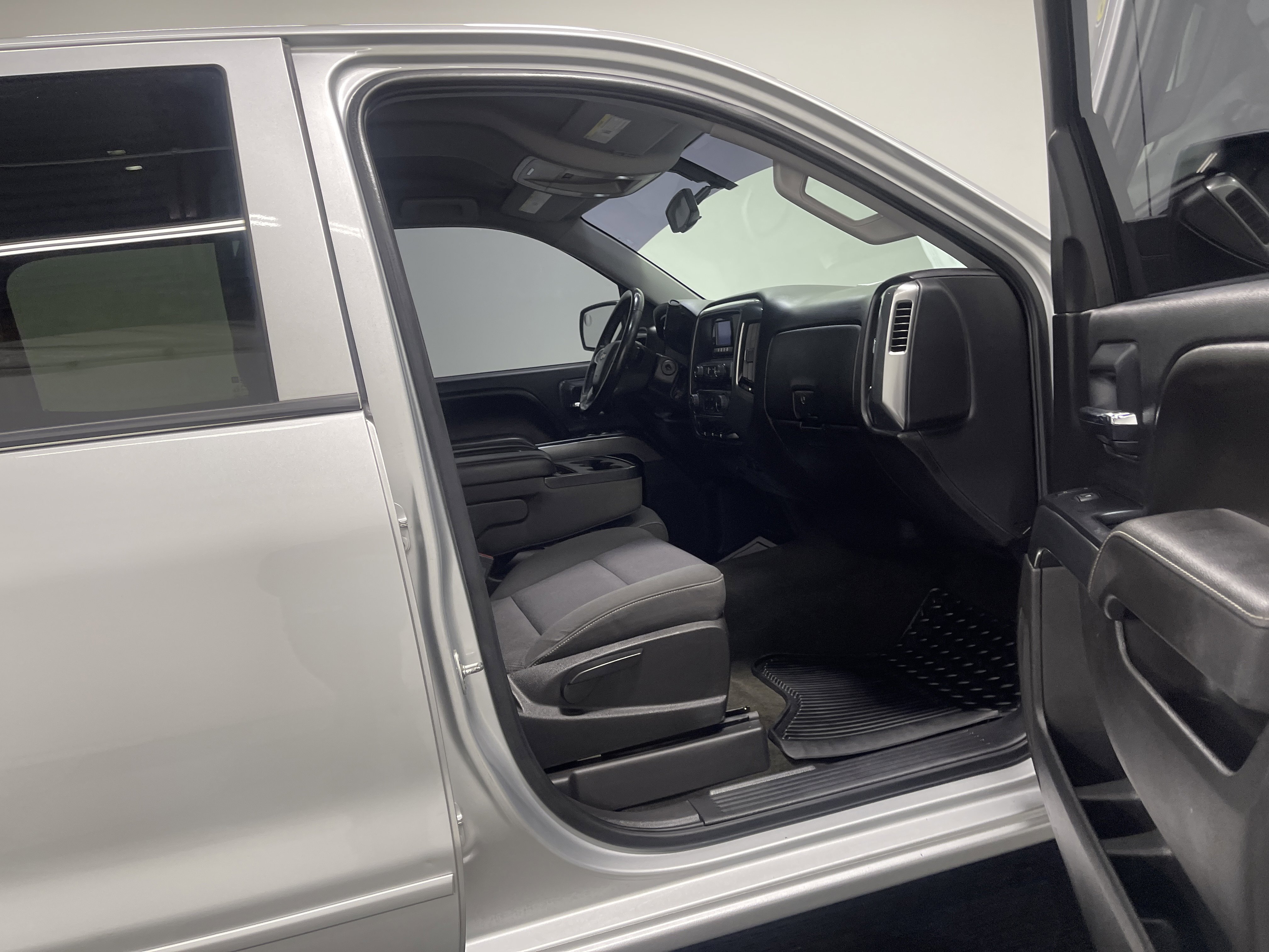 Used 2015 Chevrolet Silverado 1500 LT image 25