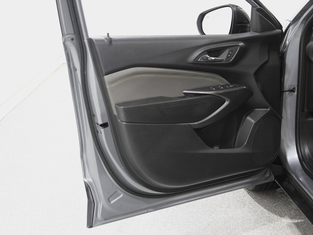 Certified 2024 Chevrolet Trax ACTIV w/ Sunroof Package image 4