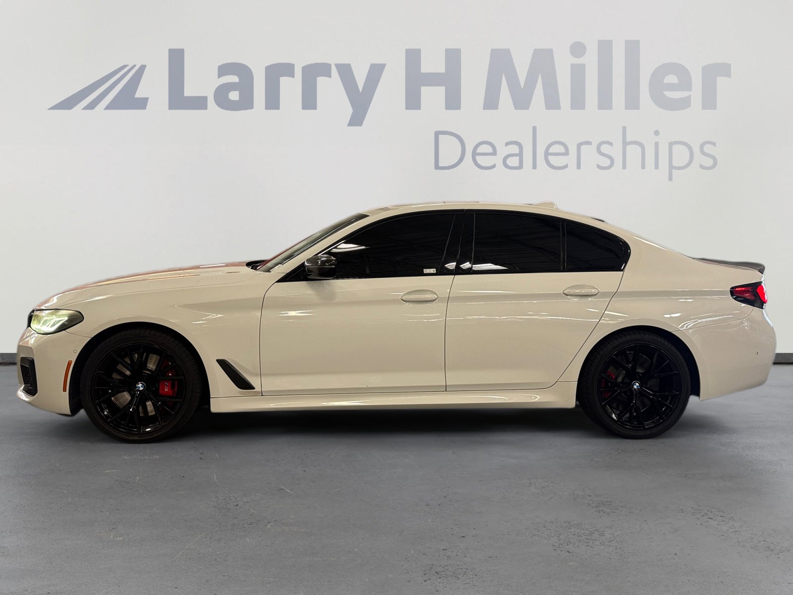 Used 2021 BMW 540i w/ M Sport Package image 2