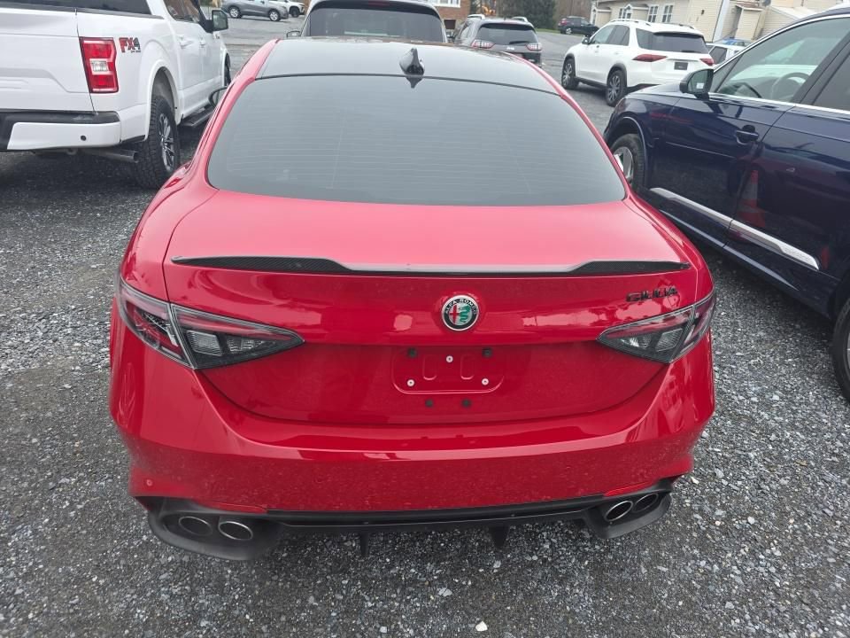 Used 2024 Alfa Romeo Giulia Quadrifoglio image 3