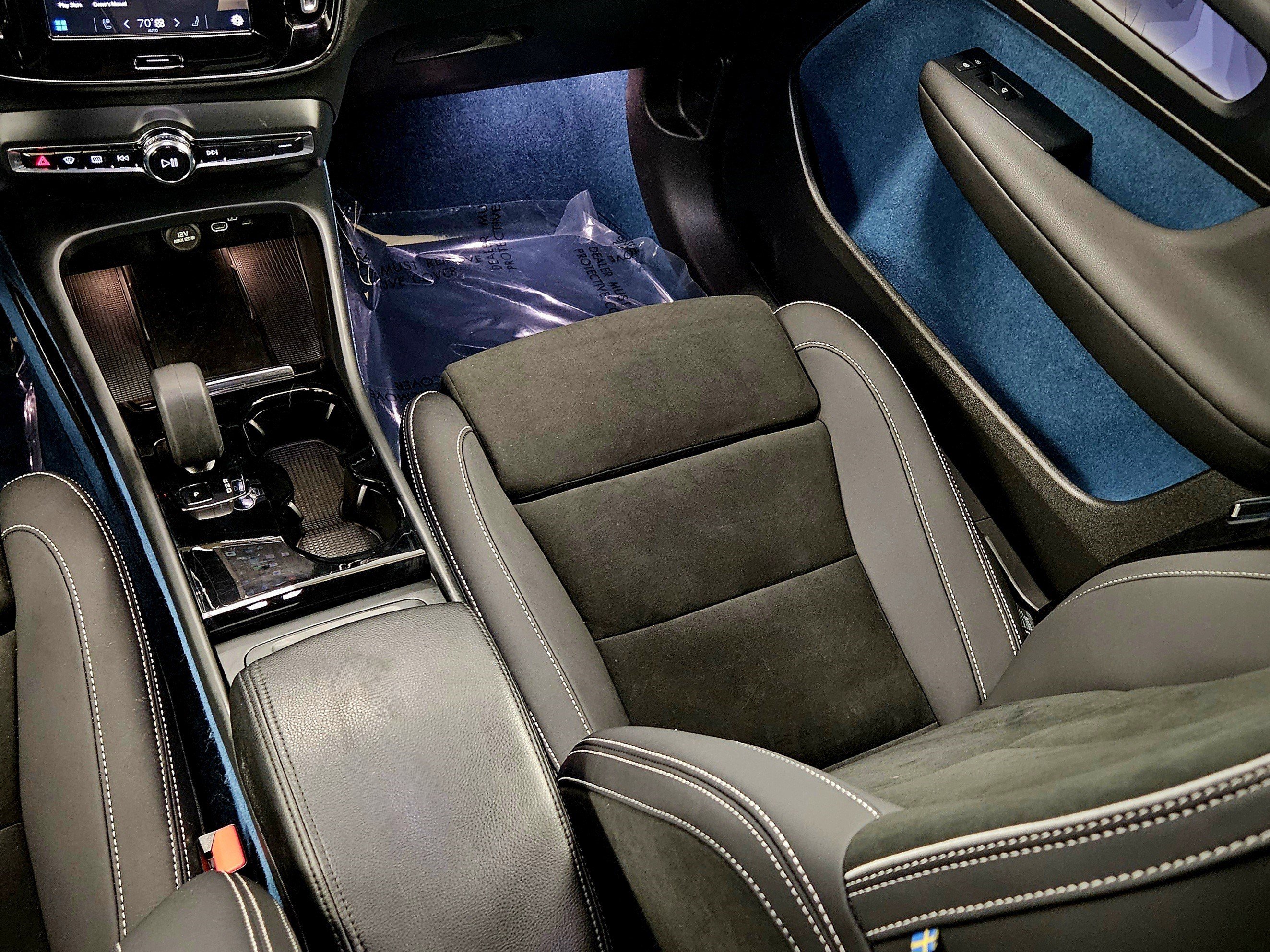 Used 2023 Volvo XC40 Recharge Ultimate image 16